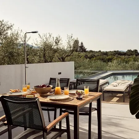 Pιgeon Nest Villa 4*