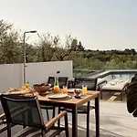 Pιgeon Nest *